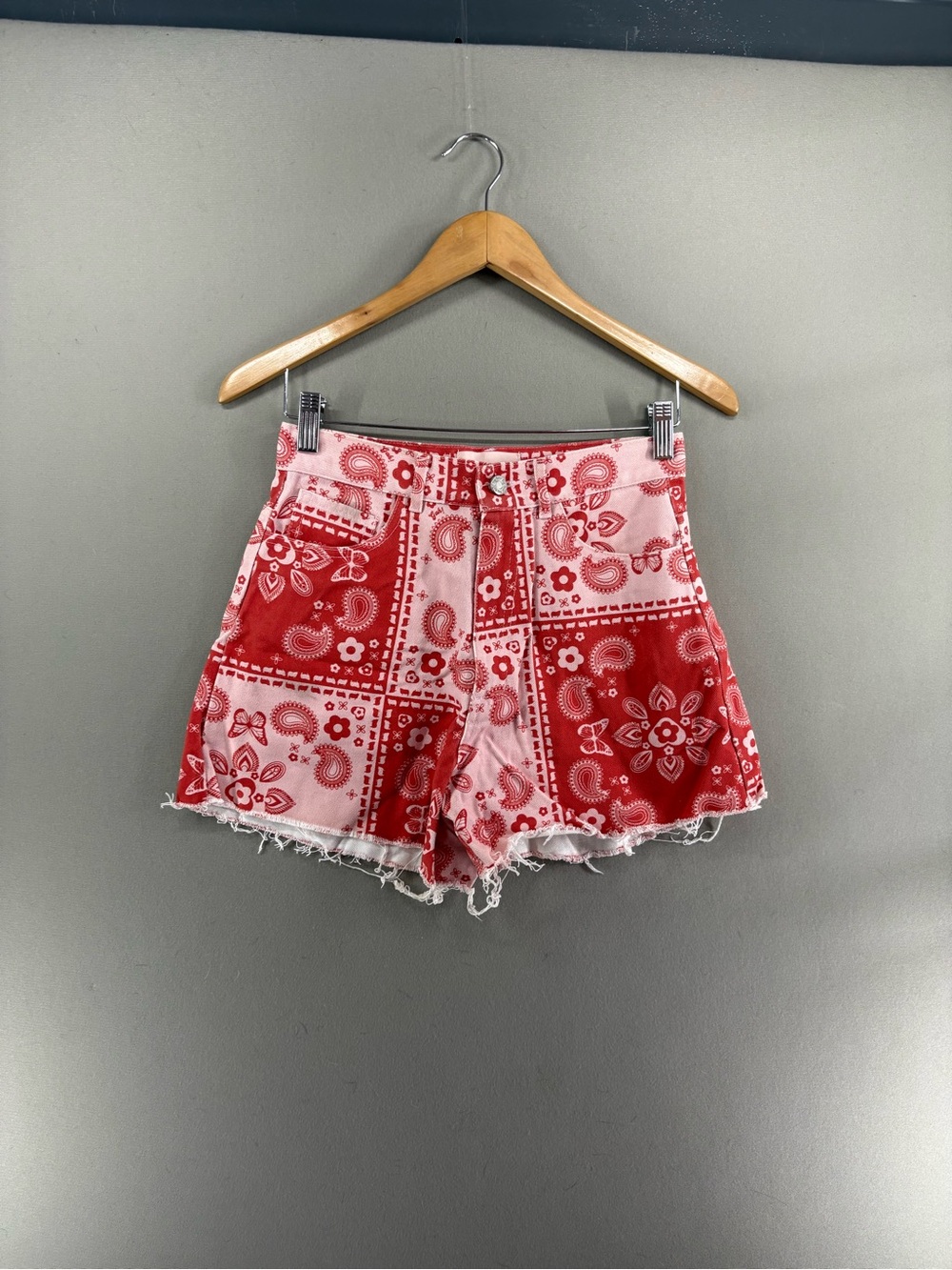 Lisa Says Gah Robyn Jean Short  Red Pink Bandana Print Women's Size 6